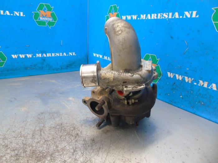 Turbo van een Toyota RAV4 (A3) 2.2 D-4D-F 16V 4x4 2011