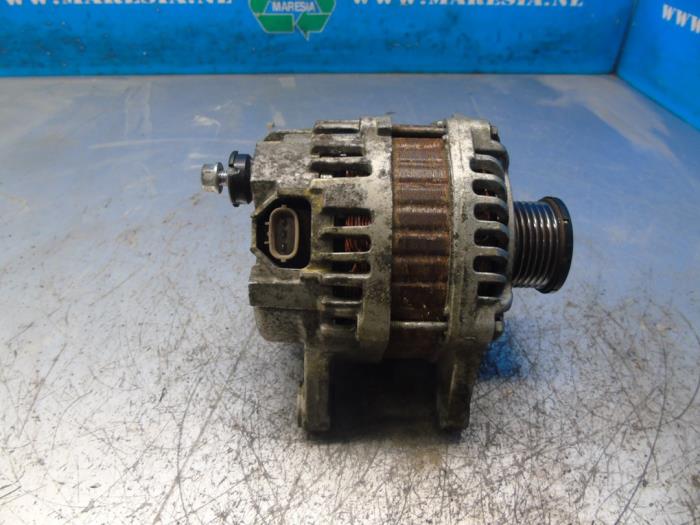 Gebruikte Dynamo Nissan Qashqai (J10) 2.0 16V 4x4 Prijs € 31,50 Margeregeling aangeboden door Maresia Auto Recycling B.V.