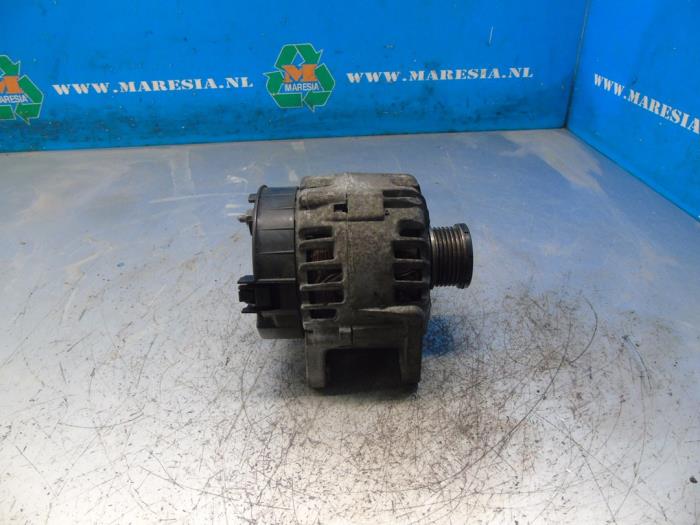 Gebruikte Dynamo Renault Megane III Berline (BZ) 2.0 16V CVT Prijs € 52,50 Margeregeling aangeboden door Maresia Auto Recycling B.V.