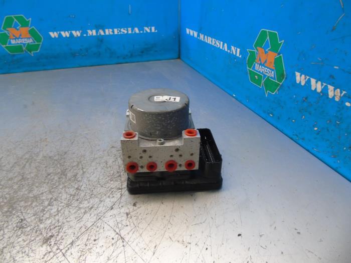 Gebruikte ABS Pomp Ford Fiesta 7 1.1 Ti-VCT 12V 85 Prijs € 315,00 Margeregeling aangeboden door Maresia Auto Recycling B.V.