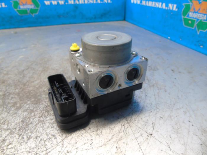 ABS Pomp van een Toyota Corolla (E21/EA1/EH1) 1.8 16V Hybrid 2022