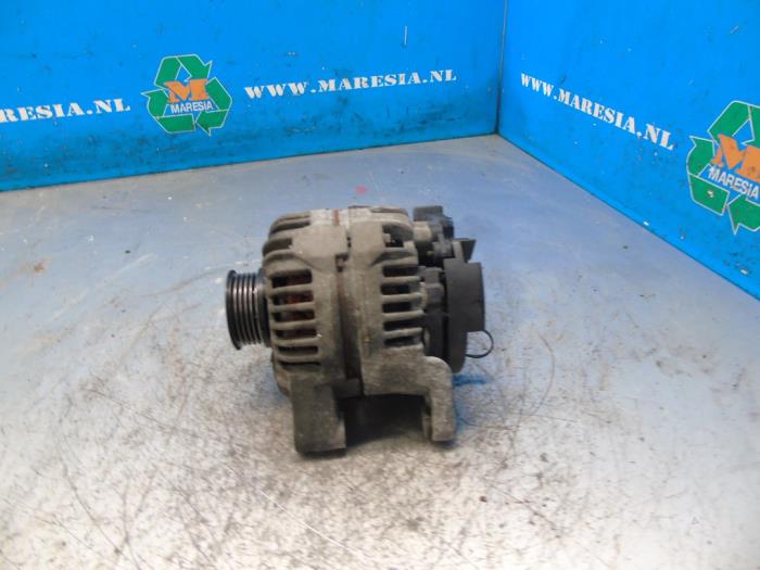 Gebruikte Dynamo Opel Corsa D 1.4 16V Twinport Prijs € 52,50 Margeregeling aangeboden door Maresia Auto Recycling B.V.