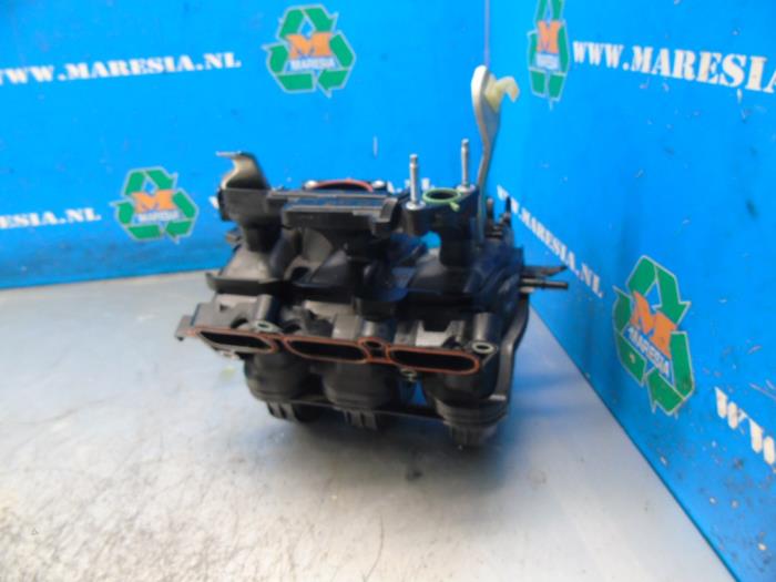 Gebruikte Spruitstuk Inlaat Toyota Aygo (B40) 1.0 12V VVT-i Prijs € 78,75 Margeregeling aangeboden door Maresia Auto Recycling B.V.