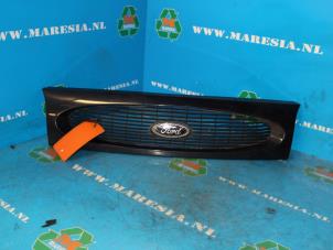 Gebruikte Grille Ford Fiesta 4 1.8 Diesel 93 EEC Prijs € 21,00 Margeregeling aangeboden door Maresia Auto Recycling B.V.