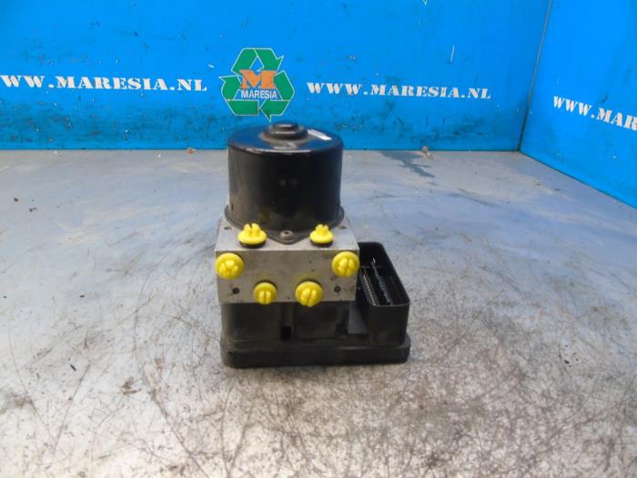 Gebruikte ABS Pomp Ford Focus 2 C+C 2.0 TDCi 16V Prijs € 78,75 Margeregeling aangeboden door Maresia Auto Recycling B.V.