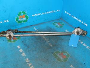 Gebruikte Ruitenwis Mechaniek Mazda 626 (GW19) 1.8i 16V Prijs € 42,00 Margeregeling aangeboden door Maresia Auto Recycling B.V.