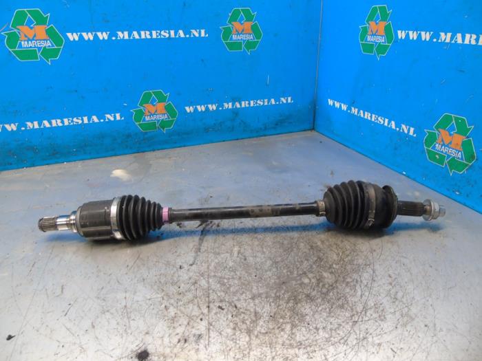 Gebruikte Aandrijfas links-voor Suzuki Swift (ZC/ZD) 1.2 Dual Jet 16V Smart Hybrid Prijs € 157,50 Margeregeling aangeboden door Maresia Auto Recycling B.V.