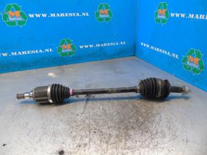 Gebruikte Aandrijfas links-voor Suzuki Swift (ZC/ZD) 1.2 Dual Jet 16V Smart Hybrid Prijs € 157,50 Margeregeling aangeboden door Maresia Auto Recycling B.V.