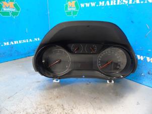 Gebruikte Instrumentenpaneel Opel Corsa F (UB/UH/UP) 1.2 12V 75 Prijs € 173,25 Margeregeling aangeboden door Maresia Auto Recycling B.V.