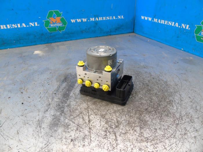 Gebruikte ABS Pomp Opel Corsa F (UB/UH/UP) 1.2 12V 75 Prijs € 194,25 Margeregeling aangeboden door Maresia Auto Recycling B.V.