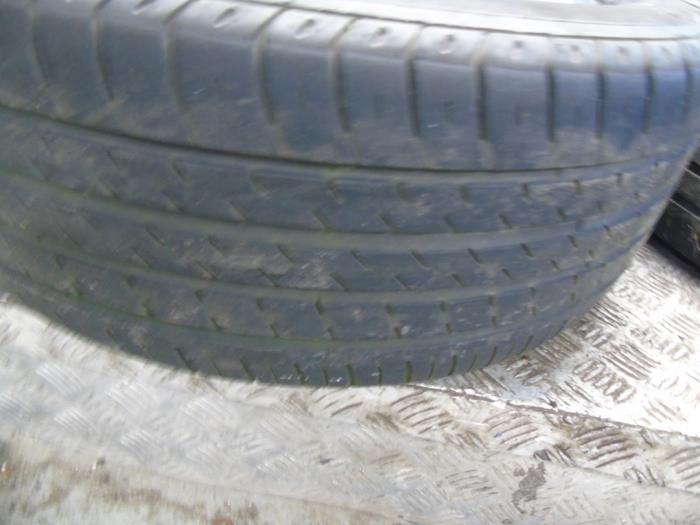 Velgen set + banden van een Suzuki Vitara (LY/MY) 1.6 16V VVT 2015