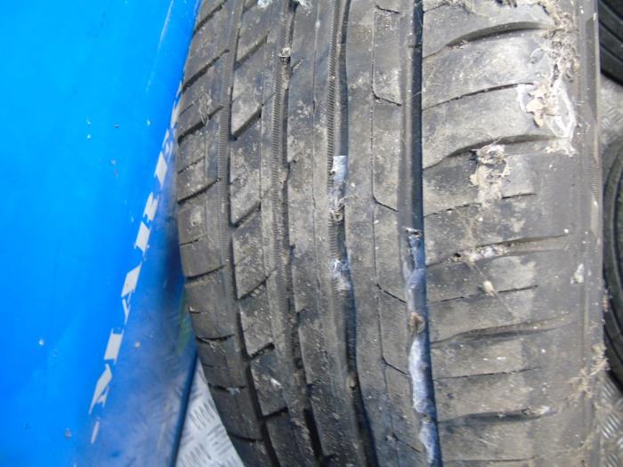 Velgen set + banden van een Suzuki Vitara (LY/MY) 1.6 16V VVT 2015