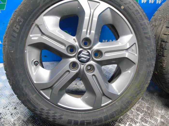 Velgen set + banden van een Suzuki Vitara (LY/MY) 1.6 16V VVT 2015