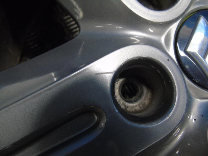 Velgen set + banden van een Suzuki Vitara (LY/MY) 1.6 16V VVT 2015