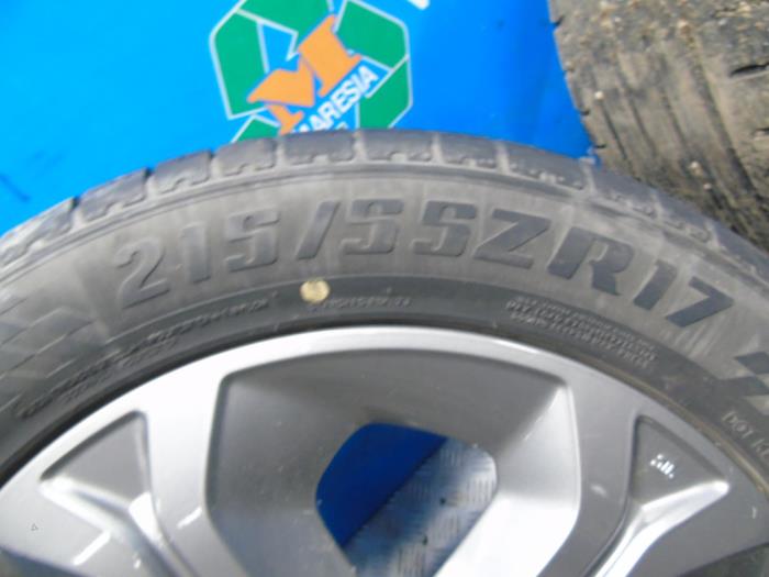 Velgen set + banden van een Suzuki Vitara (LY/MY) 1.6 16V VVT 2015