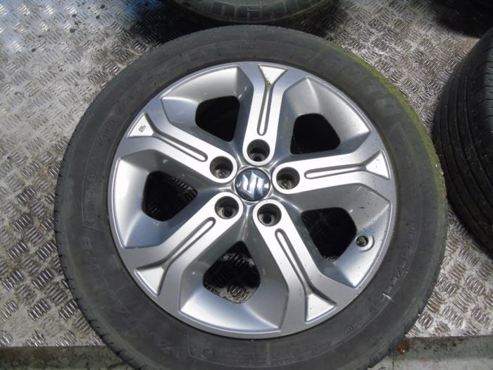 Velgen set + banden van een Suzuki Vitara (LY/MY) 1.6 16V VVT 2015