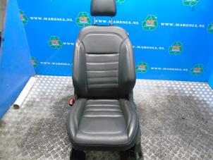 Gebruikte Voorstoel links Ford Kuga II 2.0 TDCi 16V 180 4x4 Prijs € 210,00 Margeregeling aangeboden door Maresia Auto Recycling B.V.