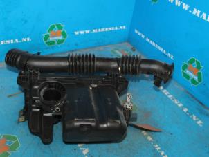 Gebruikte Luchtfilterhuis Toyota Yaris (P1) 1.0 16V VVT-i Prijs € 31,50 Margeregeling aangeboden door Maresia Auto Recycling B.V.