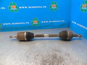 Gebruikte Steekas links-voor Dacia Duster (SR) 1.3 TCE 150 16V Prijs € 105,00 Margeregeling aangeboden door Maresia Auto Recycling B.V.