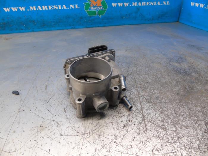 Gebruikte Gasklephuis Lexus IS (E3) 300h 2.5 16V Prijs € 115,50 Margeregeling aangeboden door Maresia Auto Recycling B.V.