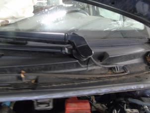 Gebruikte Ruitenwissermotor voor Toyota Yaris III (P13) 1.0 12V VVT-i Prijs € 52,50 Margeregeling aangeboden door Maresia Auto Recycling B.V.