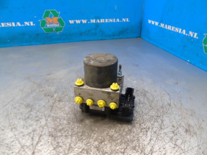 Gebruikte ABS Pomp Opel Meriva (A) 1.6 16V Prijs € 15,75 Margeregeling aangeboden door Maresia Auto Recycling B.V.