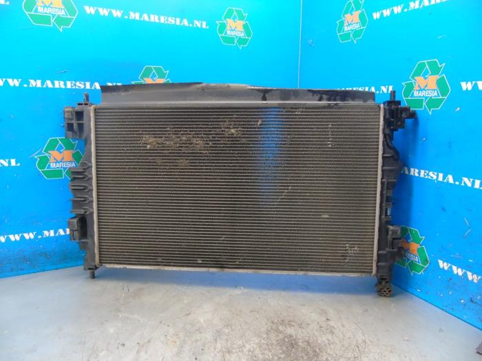 Gebruikte Radiateur Opel Astra J Sports Tourer (PD8/PE8/PF8) 1.6 CDTI 16V Prijs € 105,00 Margeregeling aangeboden door Maresia Auto Recycling B.V.