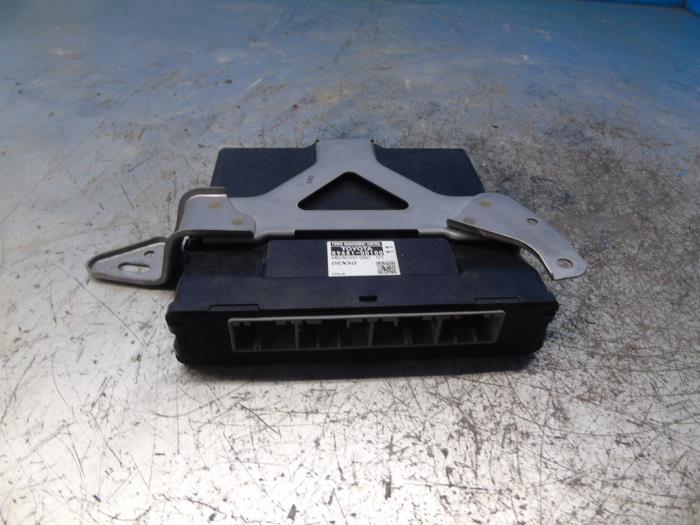 Gebruikte Computer Diversen Toyota Yaris III (P13) 1.5 16V Hybrid Prijs € 78,75 Margeregeling aangeboden door Maresia Auto Recycling B.V.