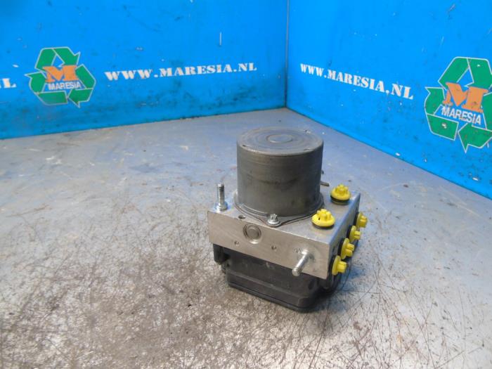 ABS Pomp van een Mercedes-Benz Citan (415.6) 1.5 109 CDI 2019