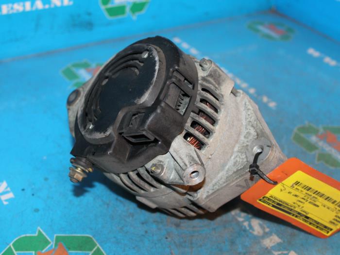 Dynamo van een Daewoo Leganza 2.0 SX,CDX 16V 1997