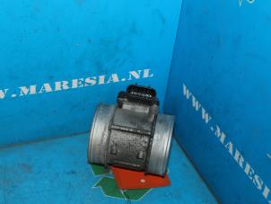 Gebruikte Luchthoeveelheidsmeter Opel Vectra C 2.2 16V Prijs € 31,50 Margeregeling aangeboden door Maresia Auto Recycling B.V.