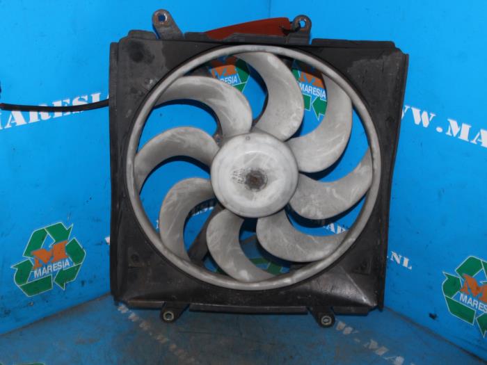 Air conditioning cooling fans Toyota Avensis