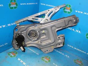 Gebruikte Raammechaniek 4Deurs links-voor Hyundai Trajet 2.0 16V Prijs € 78,75 Margeregeling aangeboden door Maresia Auto Recycling B.V.