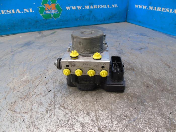 Gebruikte ABS Pomp Mitsubishi Space Star (A0) 1.2 12V Prijs € 157,50 Margeregeling aangeboden door Maresia Auto Recycling B.V.