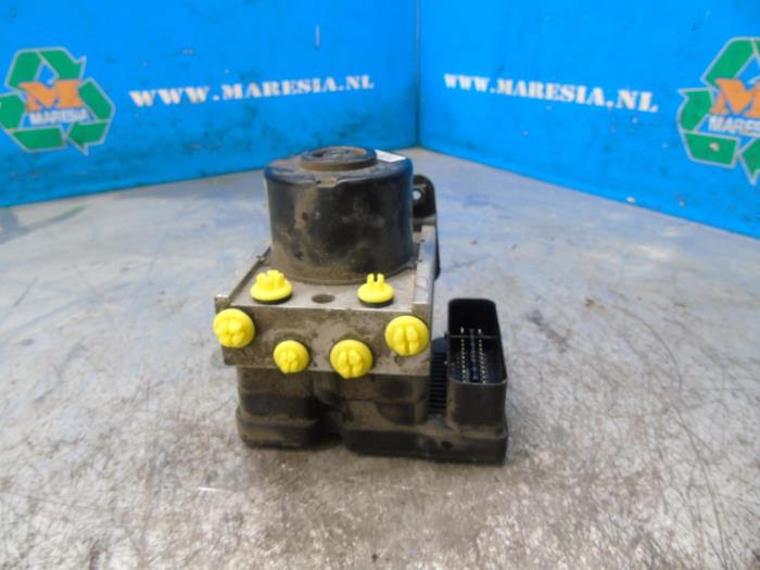 Gebruikte ABS Pomp Ford Fiesta 6 (JA8) 1.25 16V Prijs € 131,25 Margeregeling aangeboden door Maresia Auto Recycling B.V.