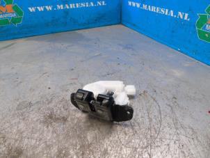 Gebruikte Achterklep Slotmechaniek Toyota Yaris IV (P21/PA1/PH1) 1.5 12V Hybrid 115 Prijs € 52,50 Margeregeling aangeboden door Maresia Auto Recycling B.V.