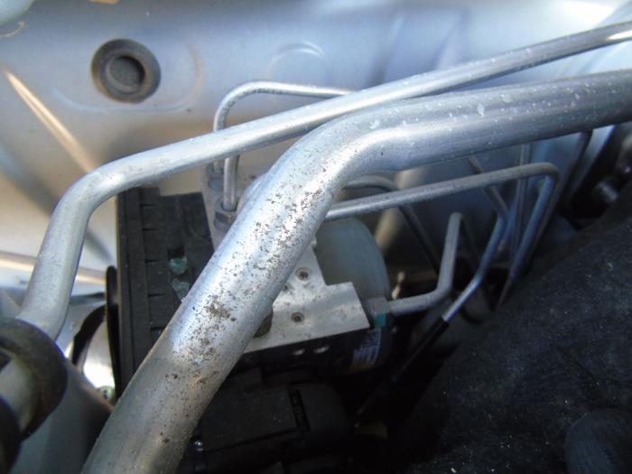 Gebruikte ABS Pomp Renault Express 1.5 dCi 95 Prijs € 278,25 Margeregeling aangeboden door Maresia Auto Recycling B.V.