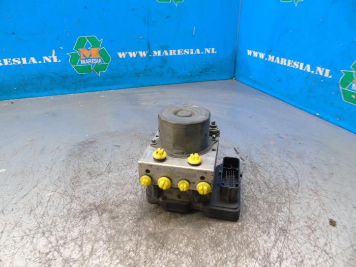 Gebruikte ABS Pomp Opel Corsa E 1.2 16V Prijs € 42,00 Margeregeling aangeboden door Maresia Auto Recycling B.V.