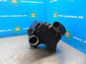 Gebruikte Luchtfilterhuis Renault Megane IV Estate (RFBK) 1.3 TCE 140 16V Prijs € 57,75 Margeregeling aangeboden door Maresia Auto Recycling B.V.