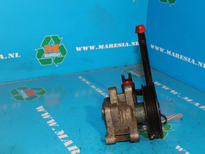 Gebruikte Pomp Servo Kia Cerato 1.5 CRDi 16V Prijs € 36,75 Margeregeling aangeboden door Maresia Auto Recycling B.V.