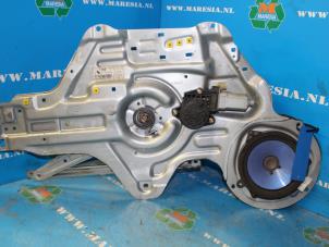 Gebruikte Raammechaniek 4Deurs links-voor Kia Cerato 1.5 CRDi 16V Prijs € 57,75 Margeregeling aangeboden door Maresia Auto Recycling B.V.