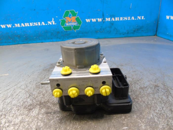 Gebruikte ABS Pomp Dacia Sandero II 1.0 TCe 100 12V Prijs € 262,50 Margeregeling aangeboden door Maresia Auto Recycling B.V.
