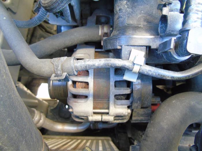 Gebruikte Dynamo Dacia Sandero II 1.0 TCe 100 12V Prijs € 89,25 Margeregeling aangeboden door Maresia Auto Recycling B.V.