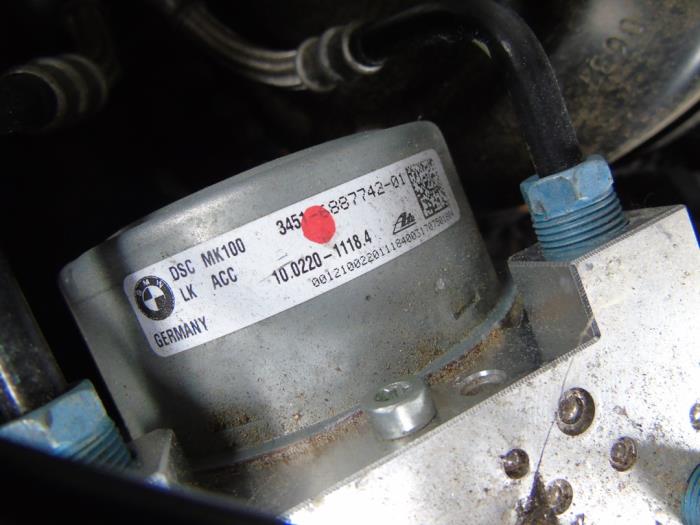 Gebruikte ABS Pomp BMW 3 serie (F30) 320d 2.0 16V Prijs € 372,75 Margeregeling aangeboden door Maresia Auto Recycling B.V.