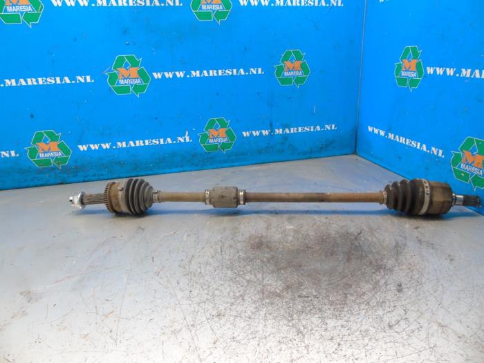 Gebruikte Aandrijfas rechts-voor Hyundai i20 1.2i 16V Prijs € 31,50 Margeregeling aangeboden door Maresia Auto Recycling B.V.