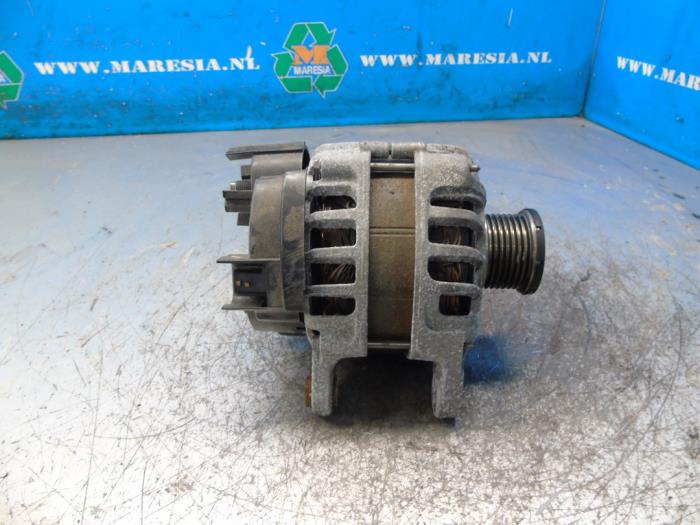 Gebruikte Dynamo Dacia Dokker Express (8S) Prijs € 105,00 Margeregeling aangeboden door Maresia Auto Recycling B.V.