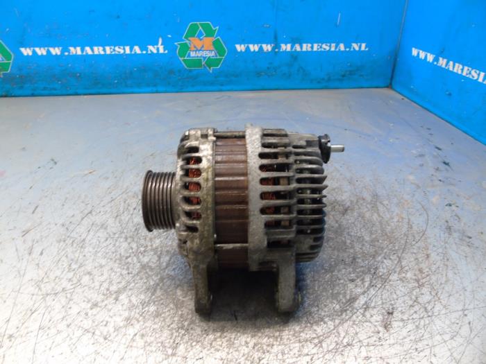 Gebruikte Dynamo Nissan Juke (F15) 1.6 16V Prijs € 31,50 Margeregeling aangeboden door Maresia Auto Recycling B.V.