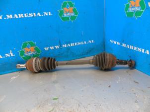 Gebruikte Aandrijfas links-voor Opel Astra J (PC6/PD6/PE6/PF6) 1.6 16V Ecotec Prijs € 63,00 Margeregeling aangeboden door Maresia Auto Recycling B.V.