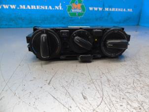 Gebruikte Chaufage Bedieningspaneel Volkswagen Up! (121) 1.0 12V 60 Prijs € 26,25 Margeregeling aangeboden door Maresia Auto Recycling B.V.