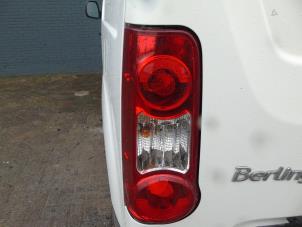 Gebruikte Achterlicht links Citroen Berlingo 1.6 BlueHDI 75 Prijs € 47,25 Margeregeling aangeboden door Maresia Auto Recycling B.V.